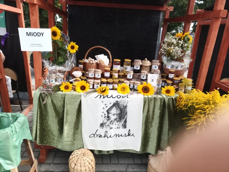 pasieka ihnatow stoisko z miodem
